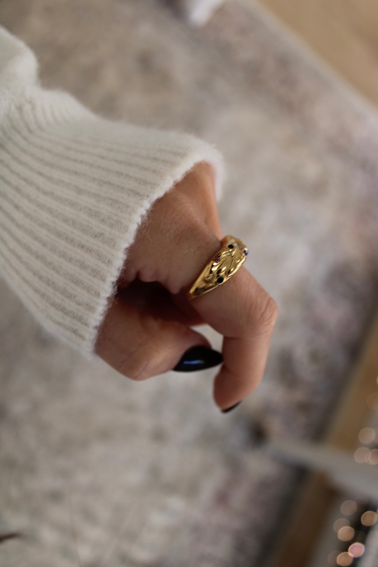 Ring with Zirconia Details