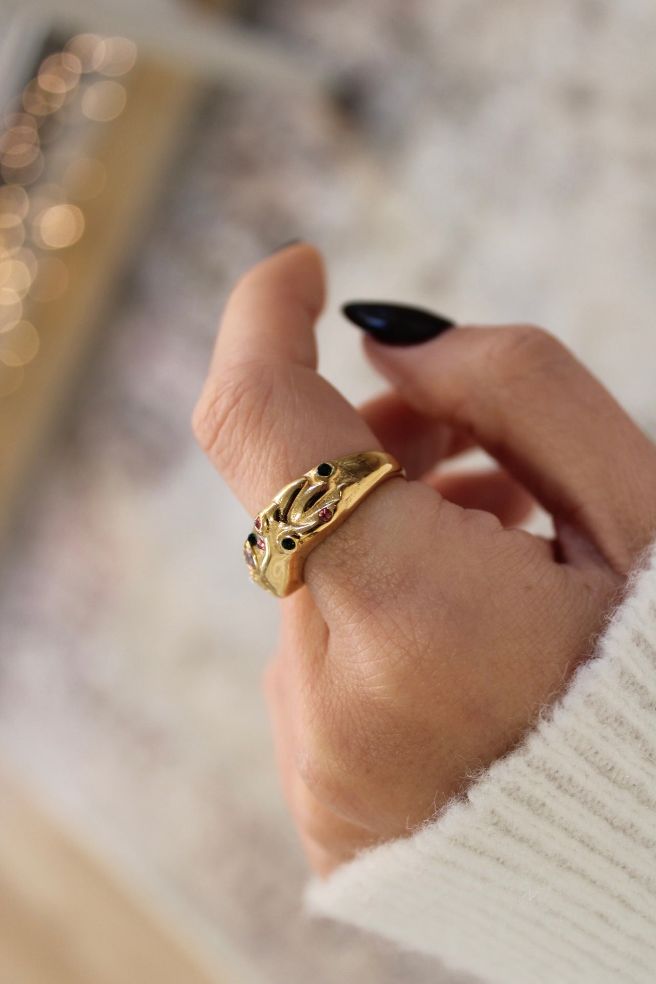 Ring with Zirconia Details