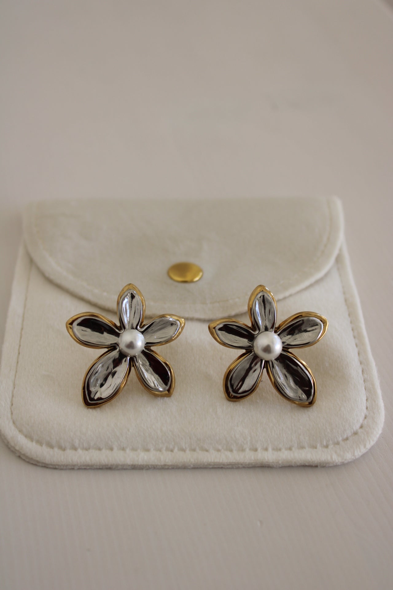 Flower Earrings with Pearl