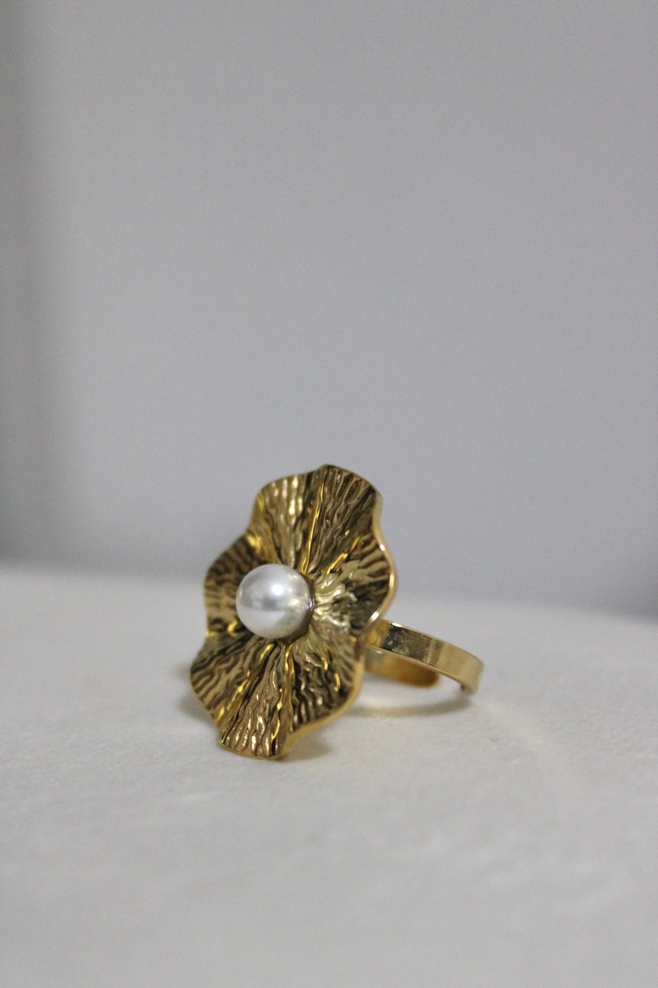 Round Ring with Pearl