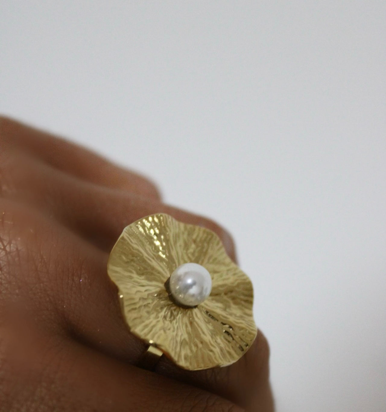 Round Ring with Pearl