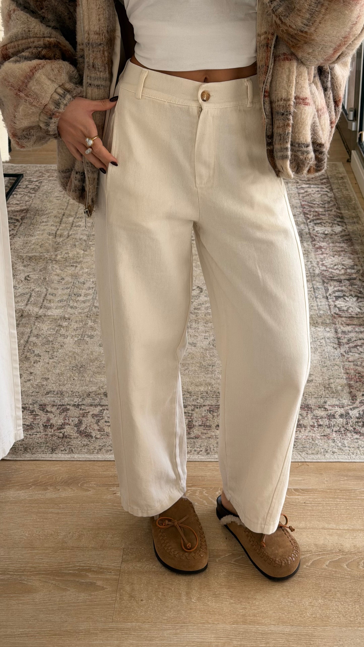 Essential Cream Barrel Jeans