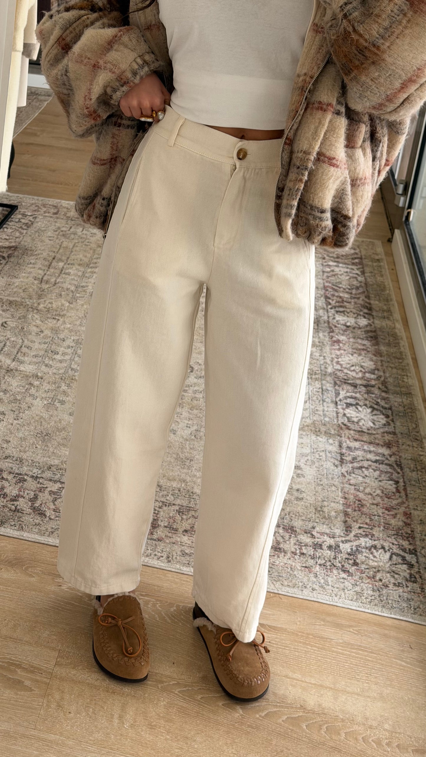 Essential Cream Barrel Jeans