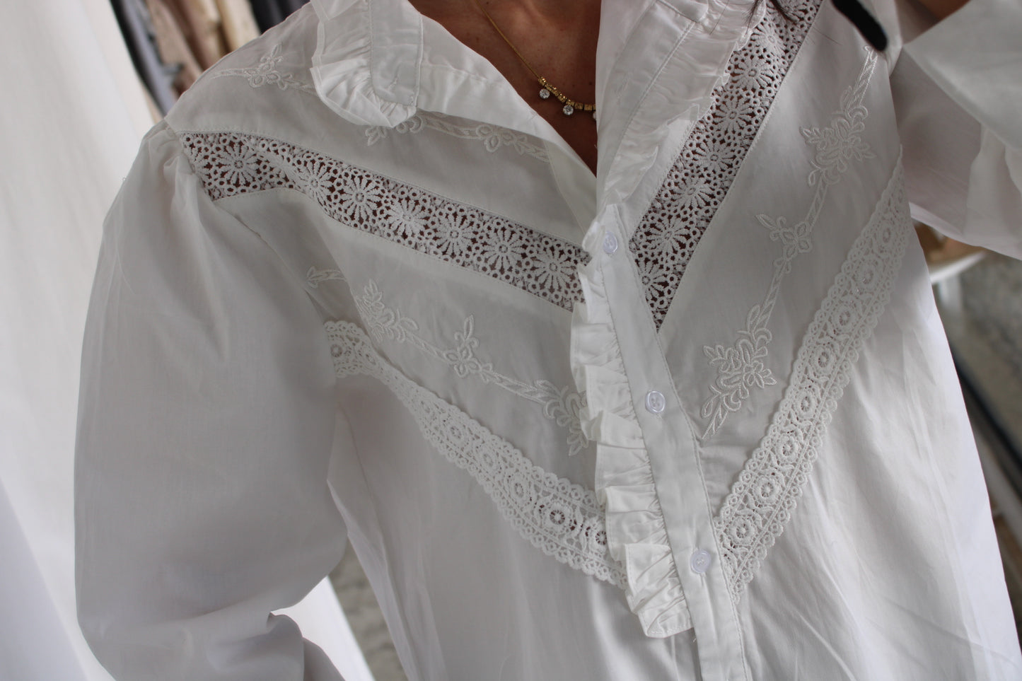 Camisa com detalhes