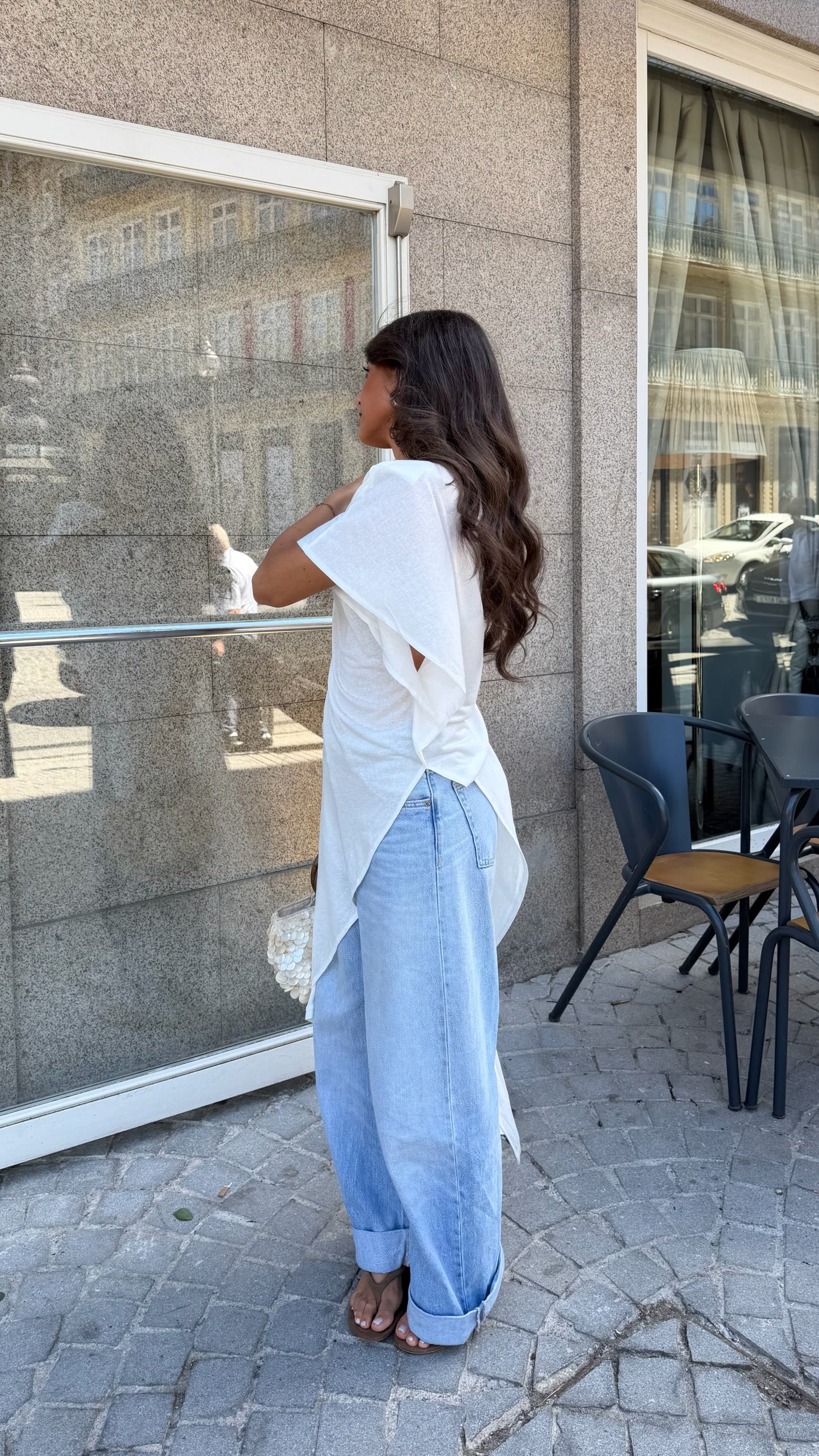 Asymmetric Top in White