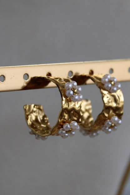 Hammered Earrings with Pearls