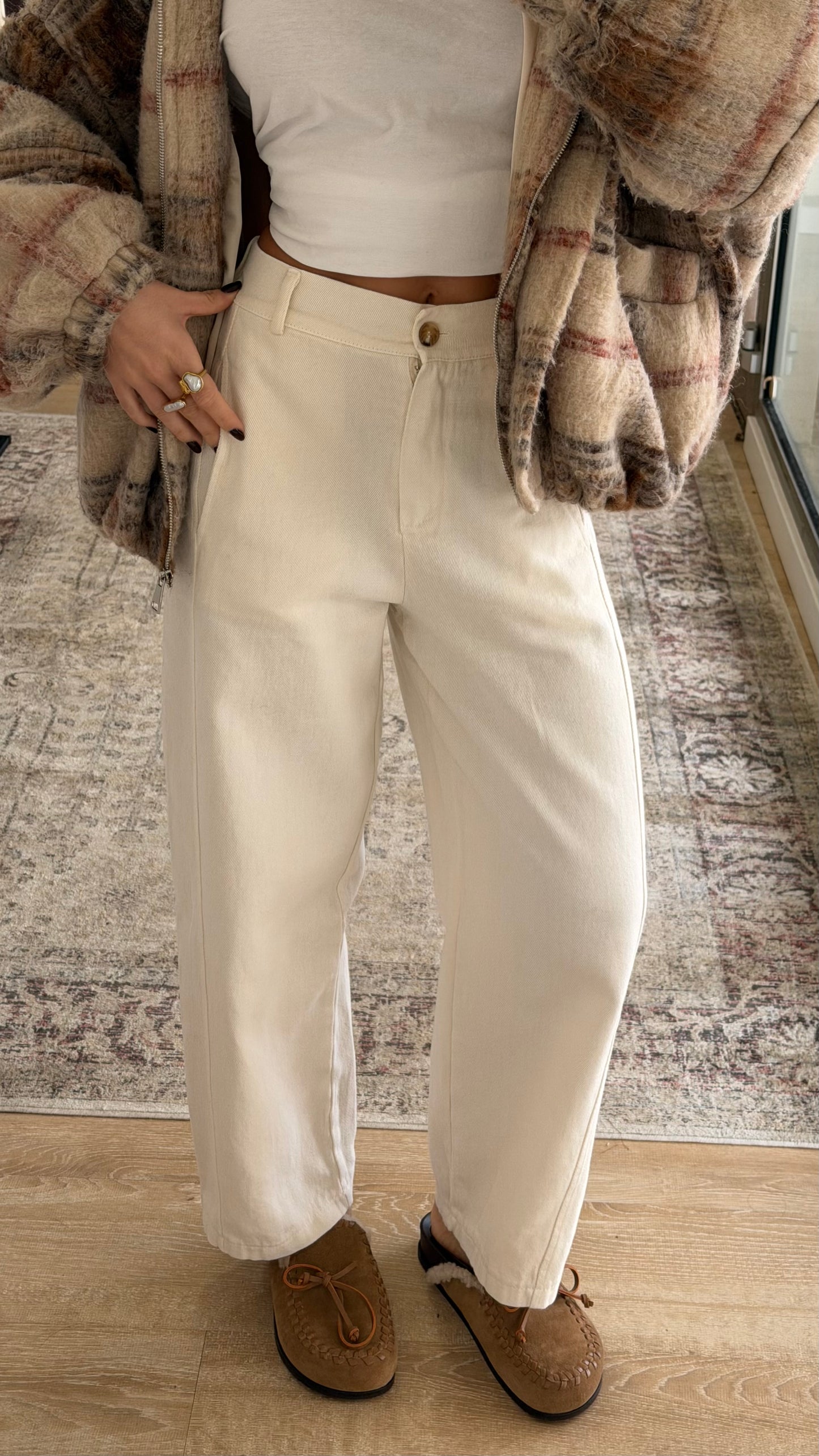 Essential Cream Barrel Jeans