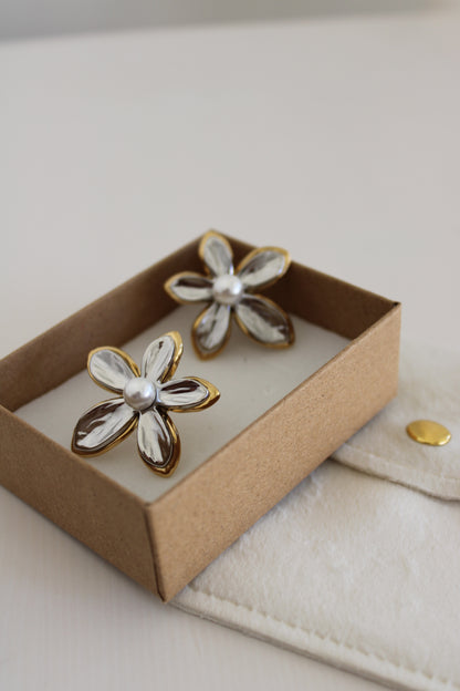 Flower Earrings with Pearl