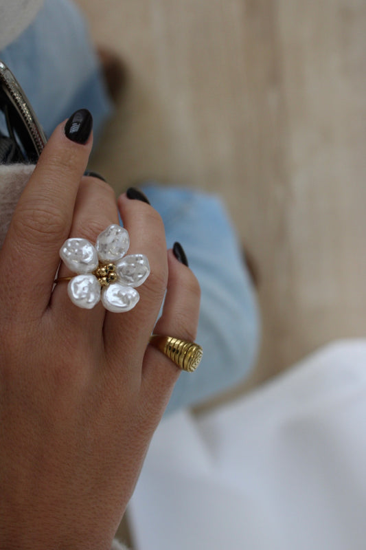 Flower Ring with Pearls