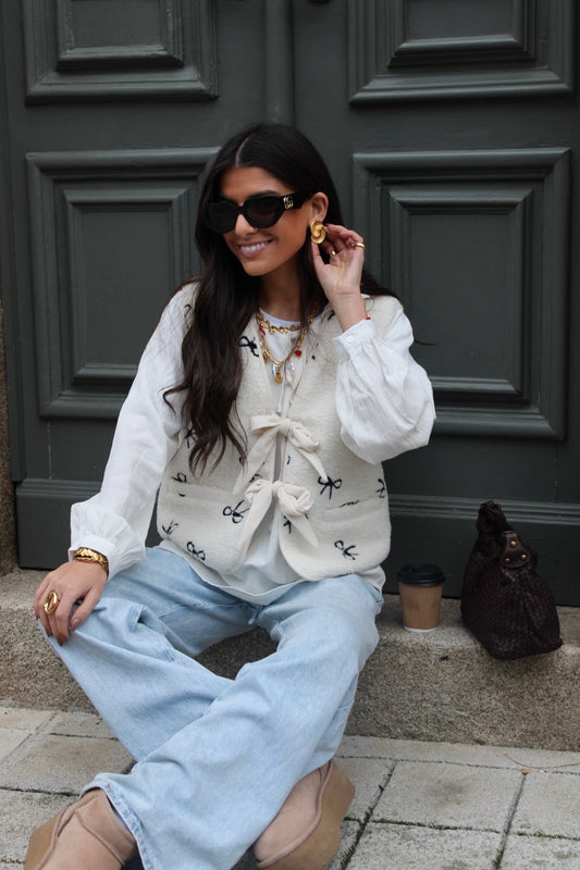 Vest with Bows