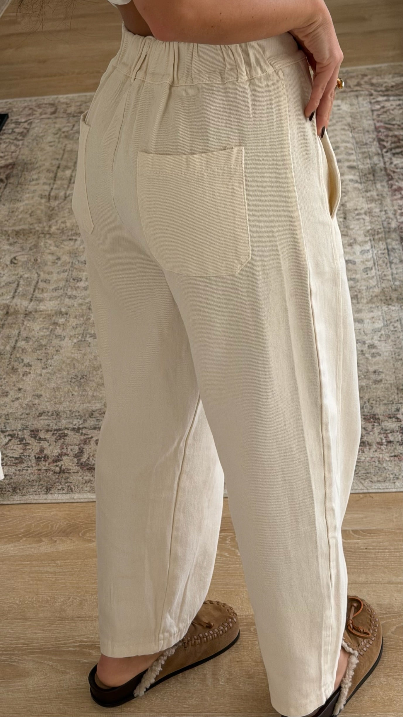 Essential Cream Barrel Jeans