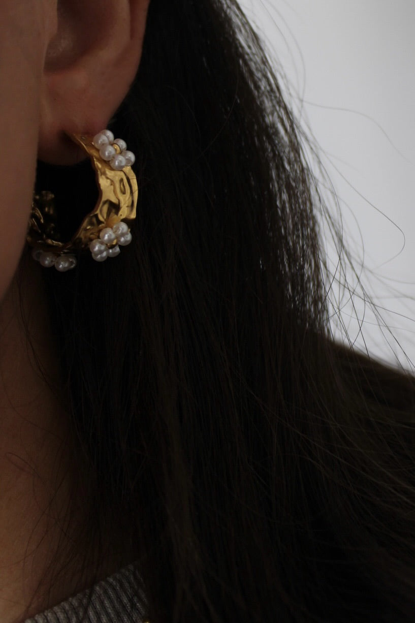 Hammered Earrings with Pearls