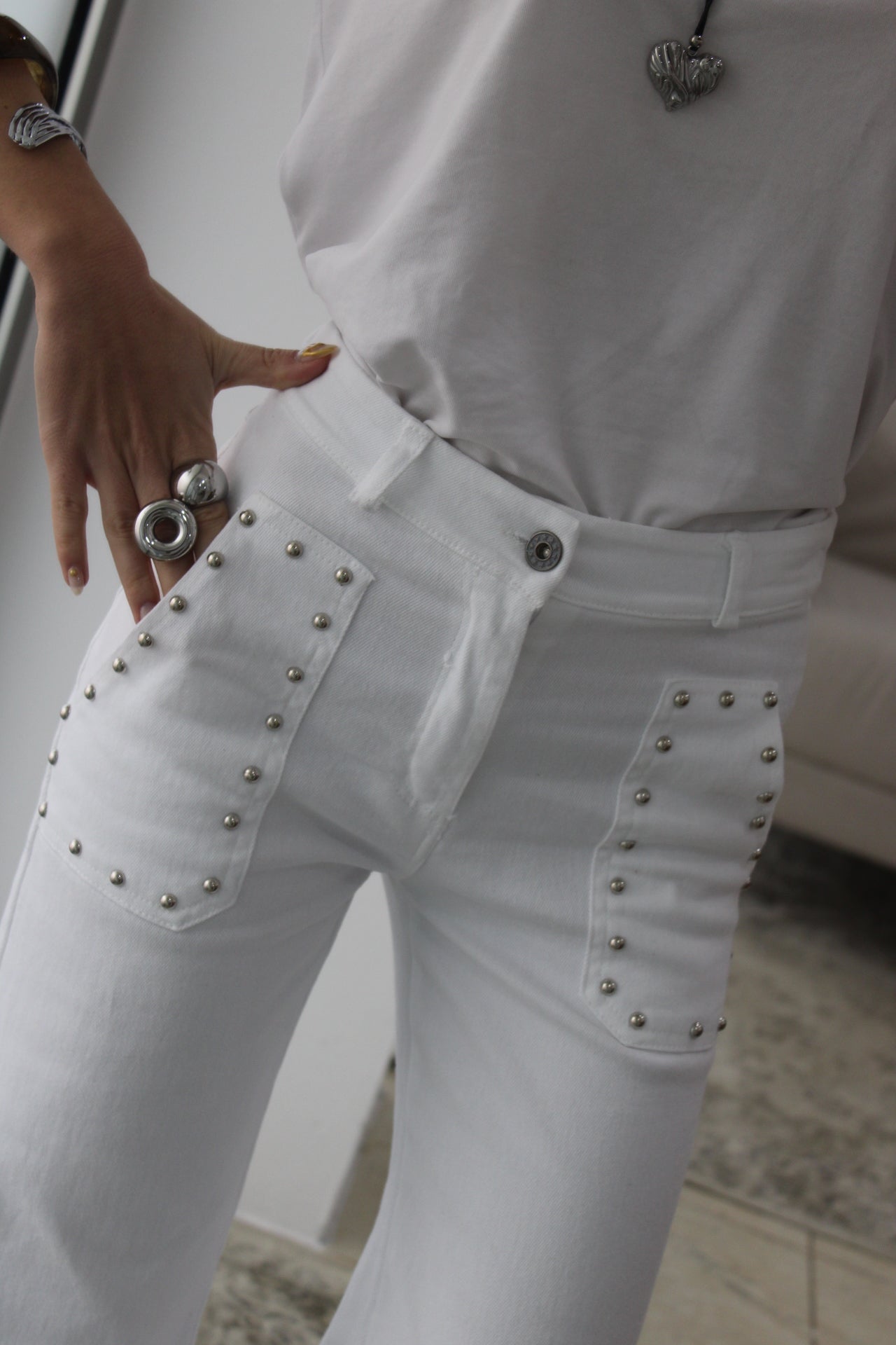 Jeans with Front Pockets and Stud