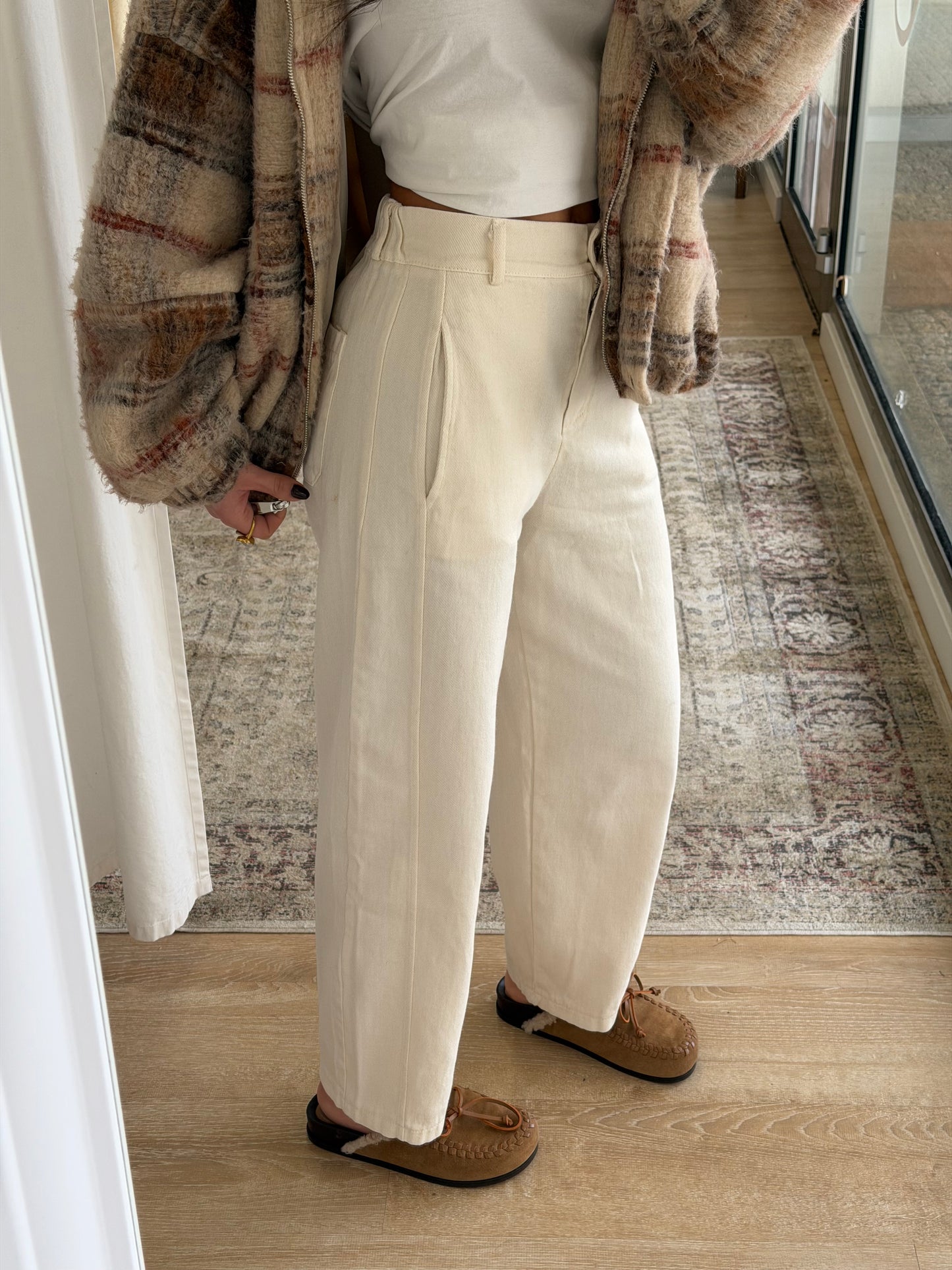 Essential Cream Barrel Jeans