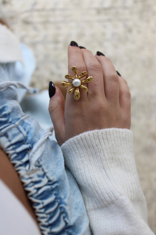 Flower Ring with Pearl